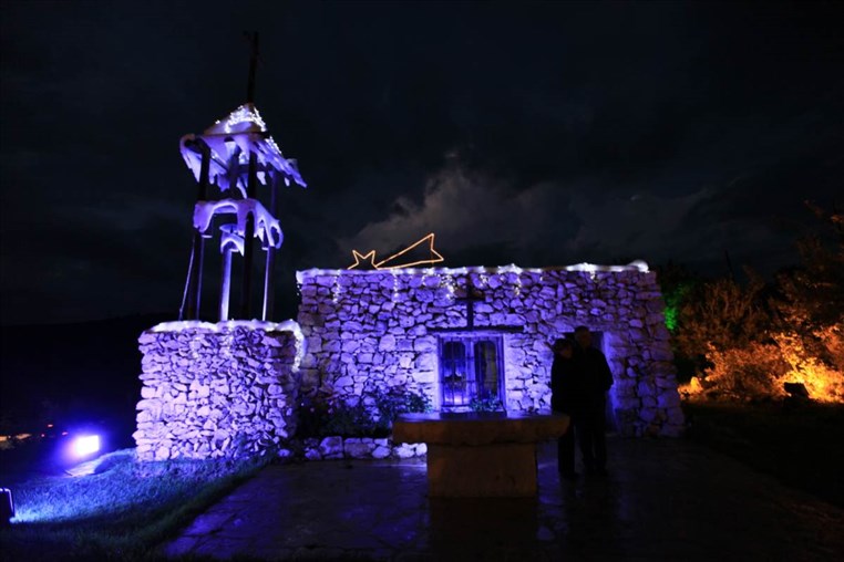Arnaoon Christmas Village